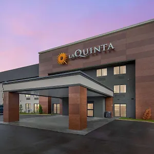 La Quinta By Wyndham Airport Hotel
